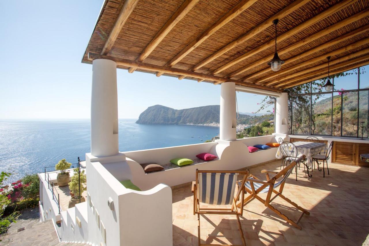 House With Garden And Sea View In *